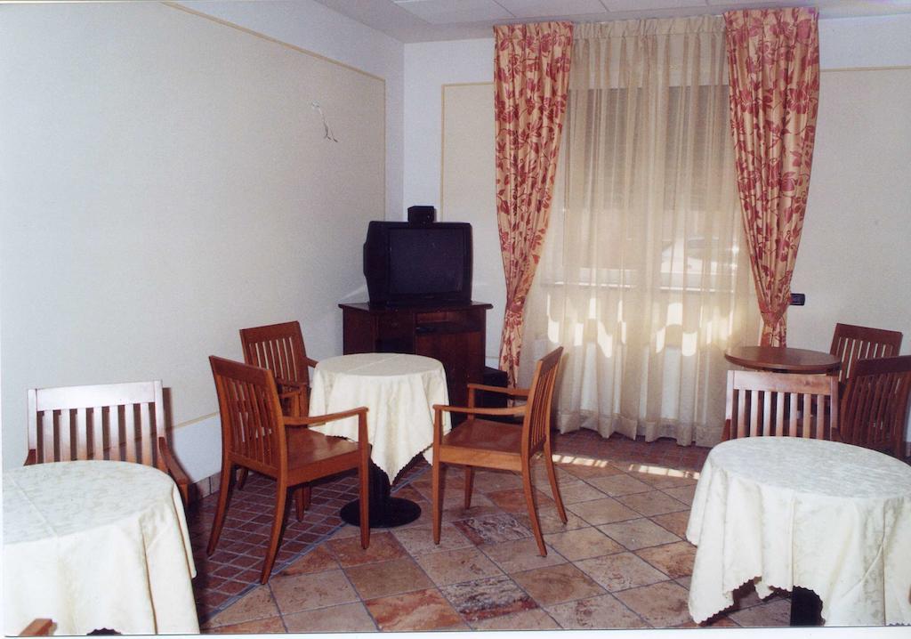 Locanda Sant'Ambrogio Cislago Exteriér fotografie